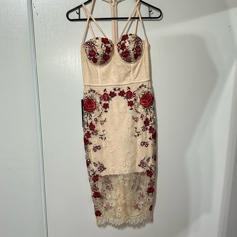 BEBE LACE EMBROID MIDI DRESS